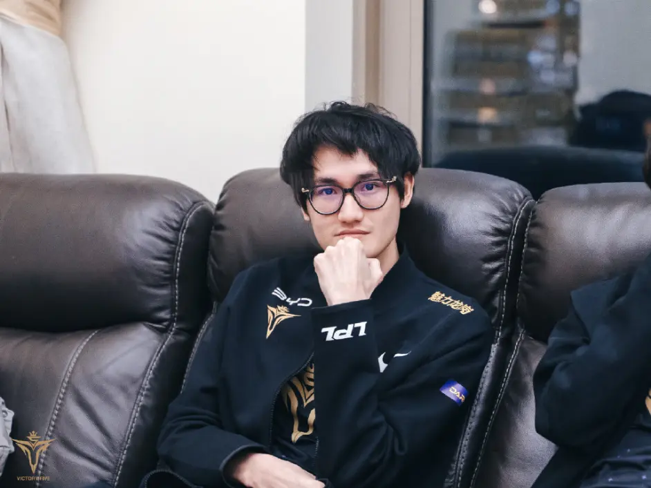 赛场激动地夺冠的句子 赛场激动地夺冠的句子