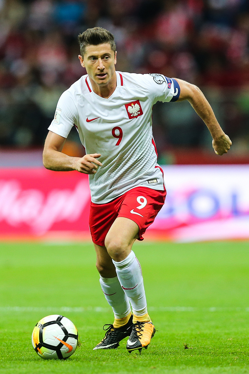 莱万多夫斯基在德国队比赛中表现优异,战术调整引发热议!气势如虹延续 莱万多夫斯基在德国队比赛中表现优异,战术调整引发热议!气势如虹延续