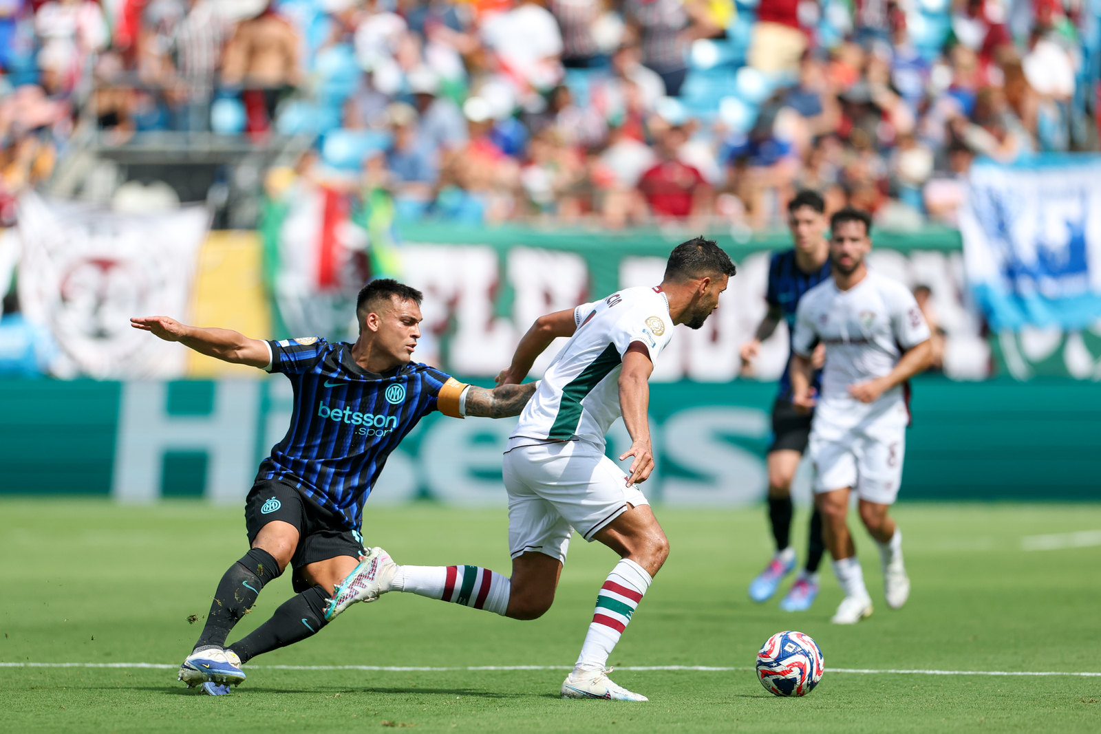 国际米兰发布备战花絮，赛前完成体检，法国杯任务艰巨，训练强度明显提升(国际米兰星光暗淡佛罗伦萨一路高歌)