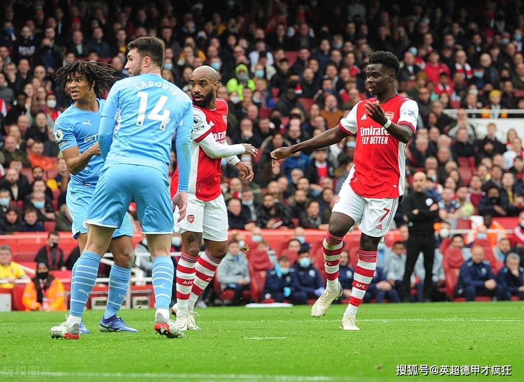  关键时刻突围战来临，西汉姆围绕社区盾门线救险，气氛紧张，身体对抗强度拉满