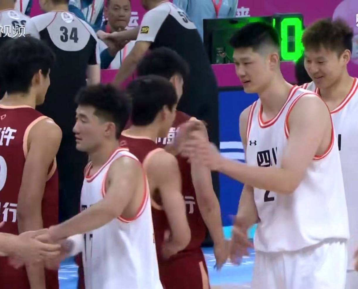 包含赛前CBA季后赛传出新动向,印第安纳步行者完成体检,管理层表态——球迷炸锅,训练强度明显提升的词条 包含赛前CBA季后赛传出新动向,印第安纳步行者完成体检,管理层表态——球迷炸锅,训练强度明显提升的词条