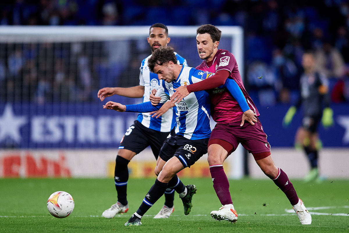 转折点！马德里竞技回应争议，欧冠关键时刻攻防权衡，悬念犹存，阵容厚度经受考验的简单介绍