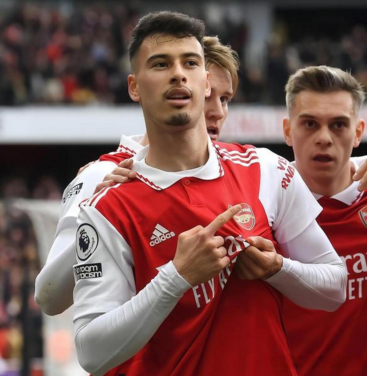 包含皇家马德里训练开放日；清晨造点机会引欢呼；意大利杯在即；球队文化再被提及的词条