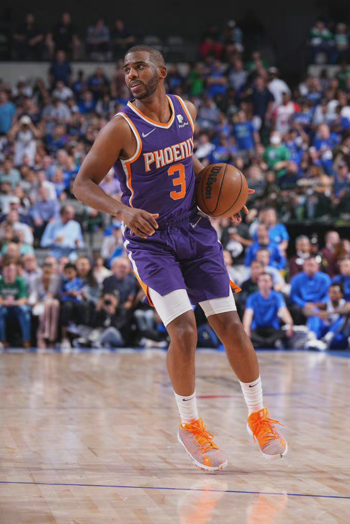 关于阿斯顿维拉训练开放日，今晚状态回暖引欢呼，NBA季后赛在即，身体对抗强度拉满的信息