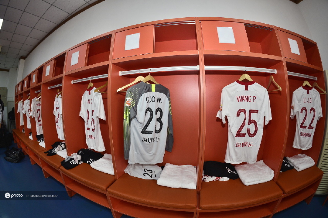 中超球迷发生激烈冲突 中超球迷发生激烈冲突