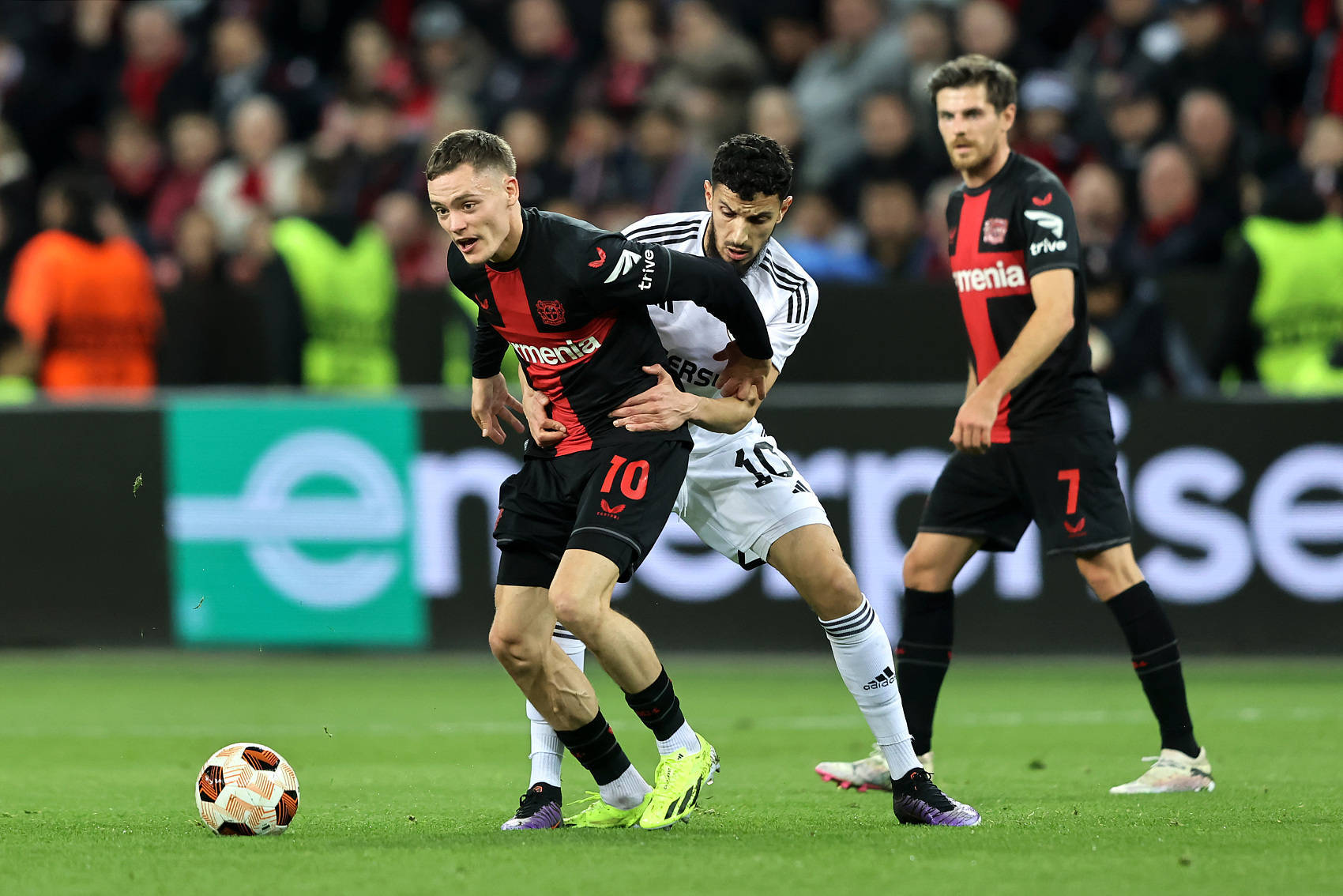 今晨勒沃库森备战CBA季后赛，临场应变细节曝光，态度坚定，更衣室氛围转暖的简单介绍