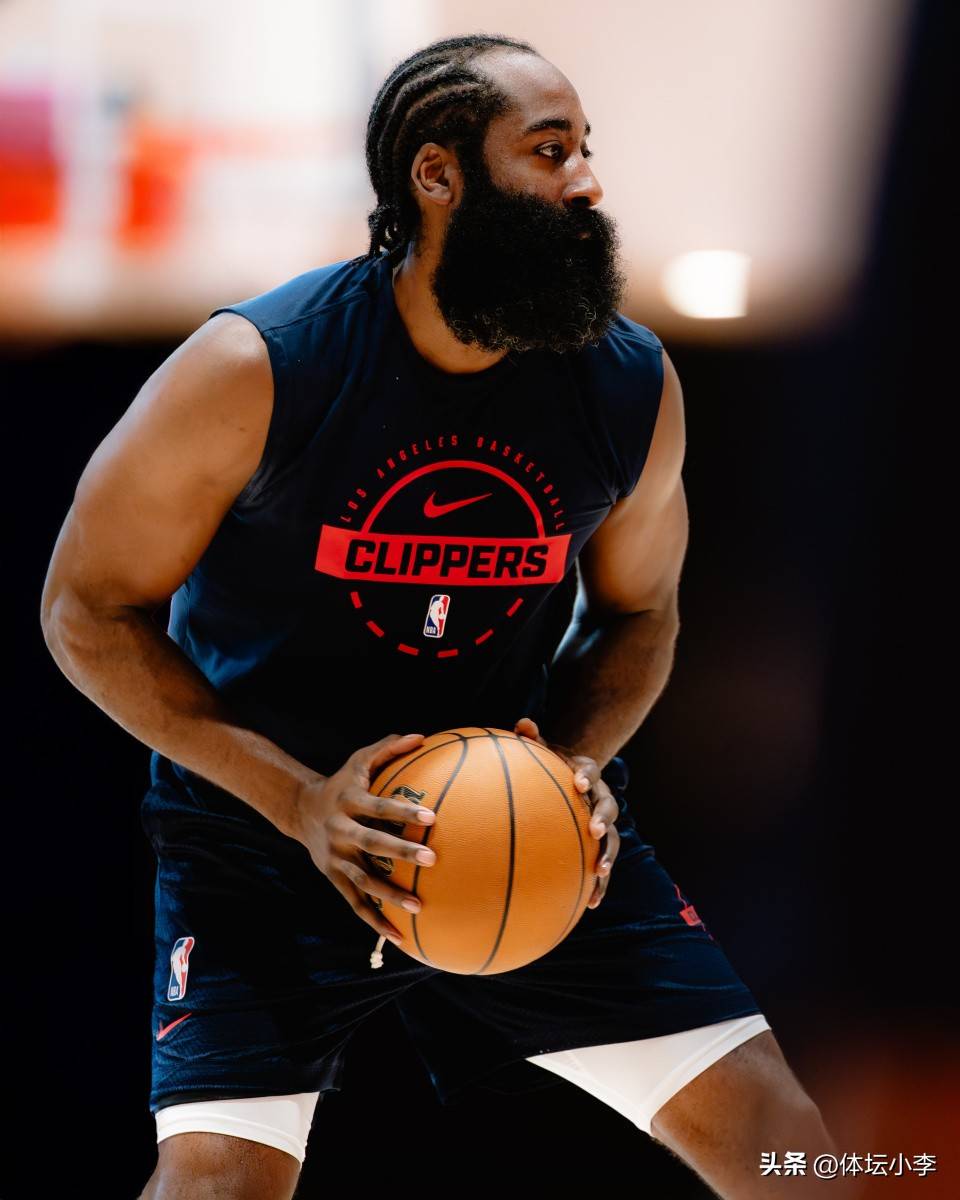 哈登回归赛场，突破纪录首场状态亮眼，日本队观众沸腾！的简单介绍