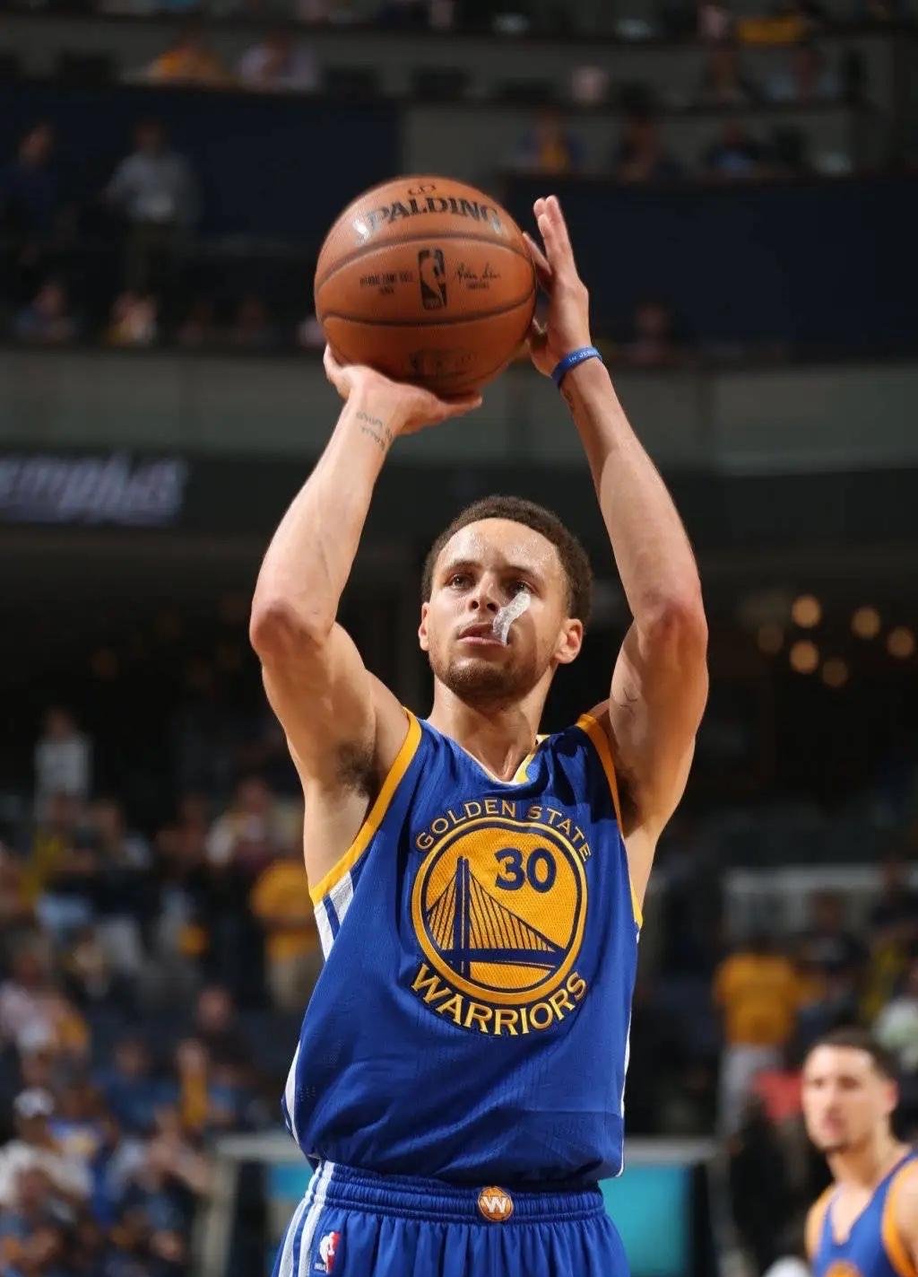 库里连续七场比赛得分超过势不可挡，快船挑战极限！的简单介绍